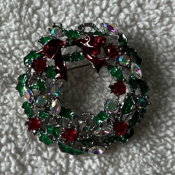Vintage Christmas Wreath Brooch, Red Green White, Silver - Picture 3 of 5